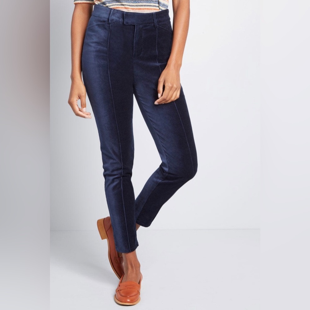 Modcloth Richmond Velvet Pants in Dark Navy. Size 8.